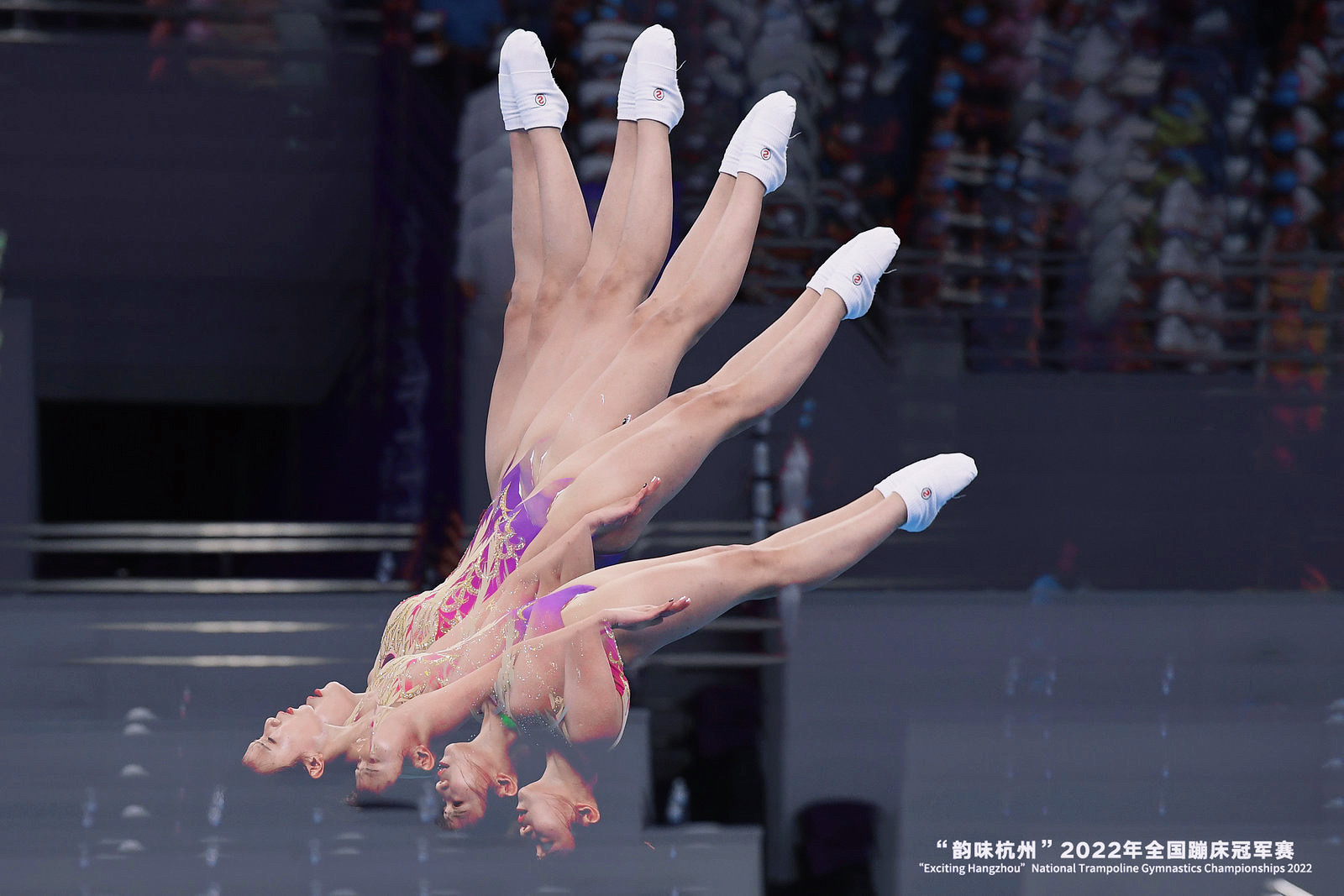 半岛体育官网入口-关于蹦床比赛竞争激烈，高难度动作引人瞩目的信息