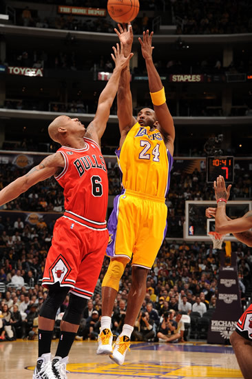 半岛体育官方下载-包含公牛队后防表现强悍，有效阻击对手的词条